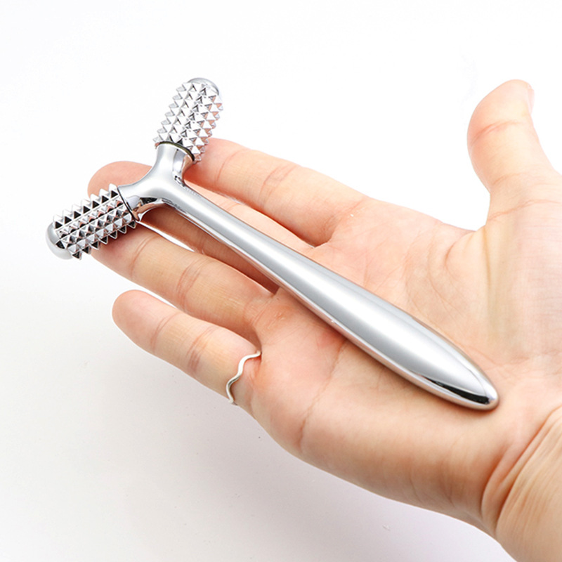 Socraigh Bronntanais Cúram áilleacht Y Cruth Mini Roller Láimhseáil Miotail 3d Baile Roller Massager Roller Aghaidh Súile Suaimhniú Massager Socraigh Bronntanais Cúram áilleacht Y Cruth Mini Roller Láimhseáil Miotail 3d Baile Roller Massager Roller Aghaidh Súile Suaimhniú Massager