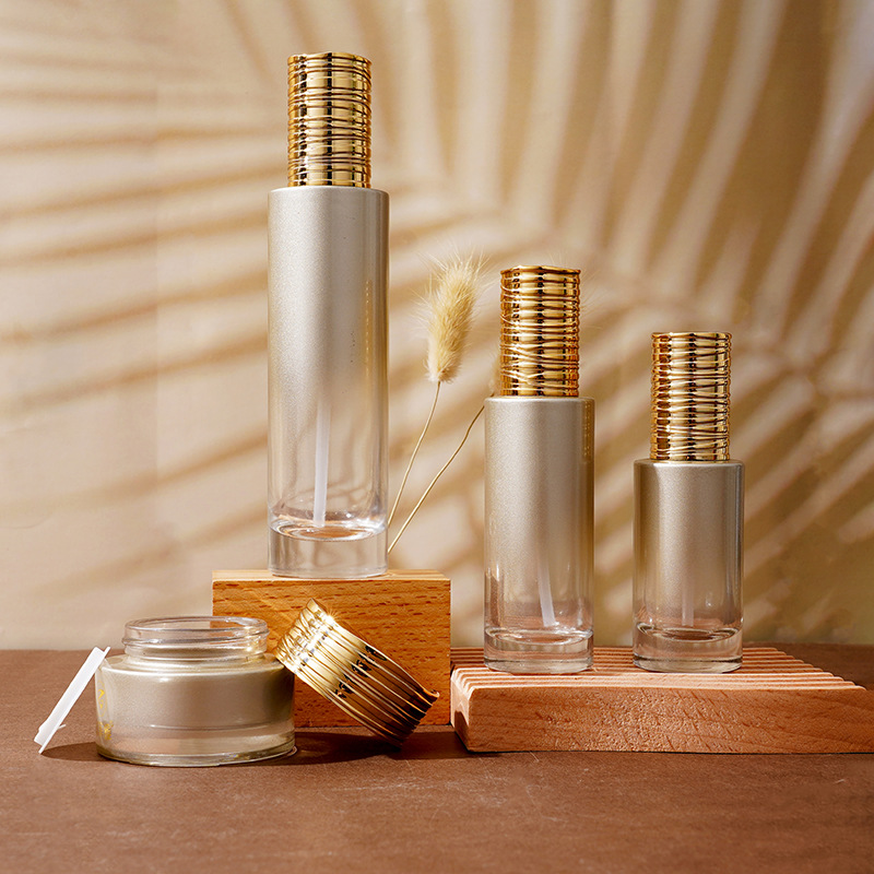 Buidéal Séiream Gloine Le Clúdach Scuabtha Leictreaphlátáilte Buidéal Séiream Gloine Le Clúdach Scuabtha Leictreaphlátáilte