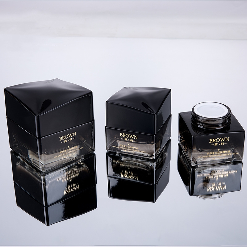 Jar Uachtar Gloine Uathúil Cearnóg Le Dearadh Lid Ardaithe Le haghaidh Pacáistiú Cosmaideacha Jar Uachtar Gloine Uathúil Cearnóg Le Dearadh Lid Ardaithe Le haghaidh Pacáistiú Cosmaideacha