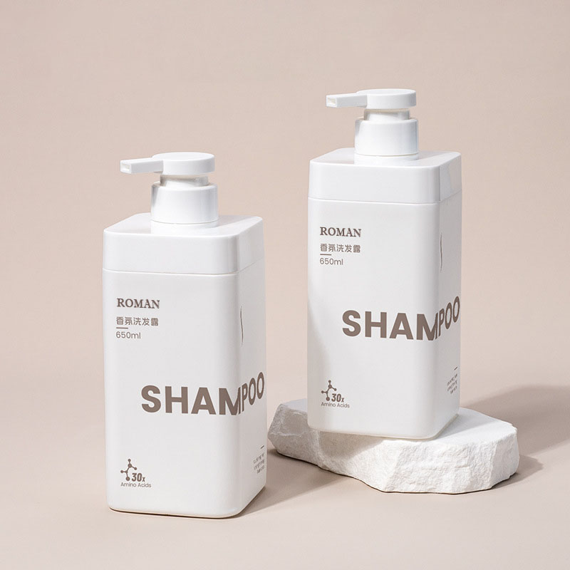Dearadh Nua Lógó Príobháideach Neamhlonrach Bán 650ml Cearnóg Folamh HDPE Plaisteach Níocháin Buidéal Leachtacha Glantach 1L Do Shampoo Glóthach Cith