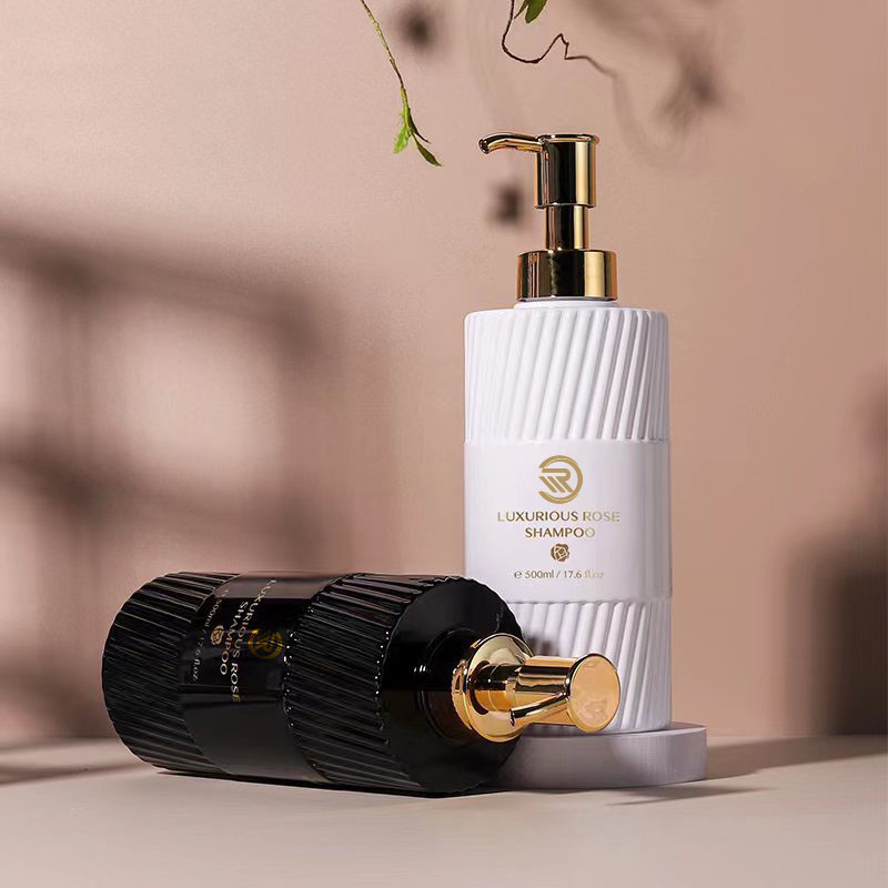 Éicea-chairdiúil 500ml Gualainn Maol Shampoo Cith Buidéal Glóthach Bán Stripe Dubh Fáscadh Caidéal Plaisteacha Pacáistiú Eibleacht Le Úsáid Lotion Éicea-chairdiúil 500ml Gualainn Maol Shampoo Cith Buidéal Glóthach Bán Stripe Dubh Fáscadh Caidéal Plaisteacha Pacáistiú Eibleacht Le Úsáid Lotion