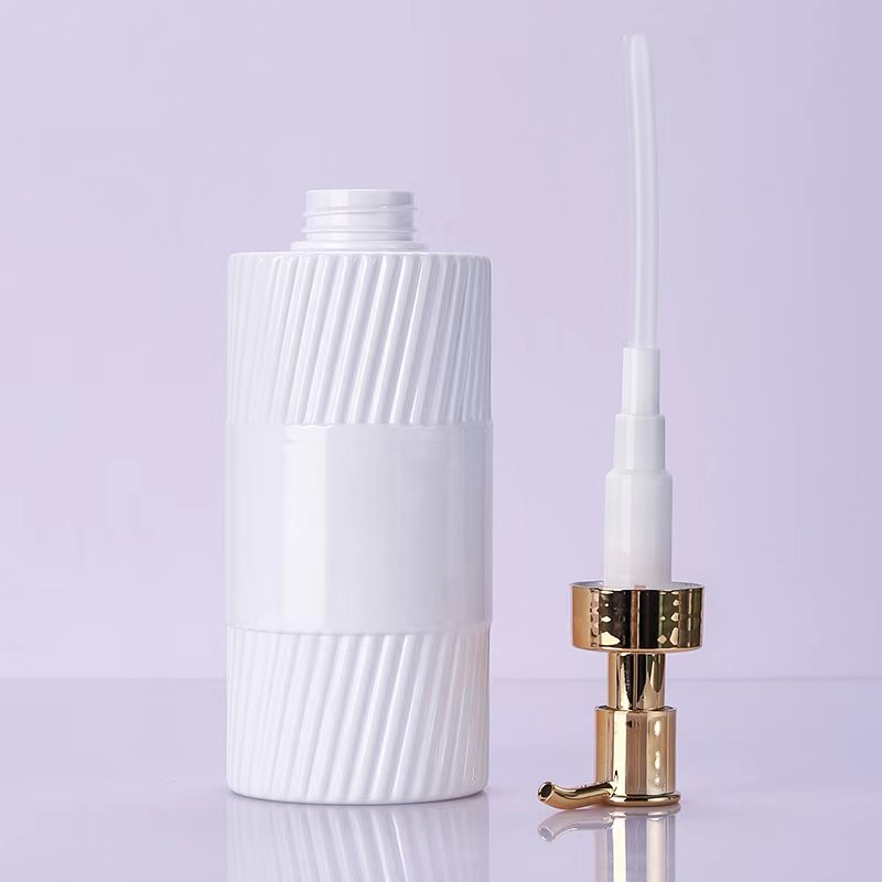 Éicea-chairdiúil 500ml Gualainn Maol Shampoo Cith Buidéal Glóthach Bán Stripe Dubh Fáscadh Caidéal Plaisteacha Pacáistiú Eibleacht Le Úsáid Lotion Éicea-chairdiúil 500ml Gualainn Maol Shampoo Cith Buidéal Glóthach Bán Stripe Dubh Fáscadh Caidéal Plaisteacha Pacáistiú Eibleacht Le Úsáid Lotion