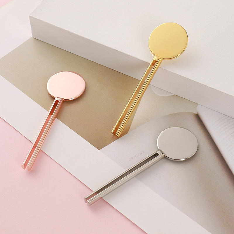 Sreangán Feadáin Cruth Cas-Eochrach Cosmaideacha Rollta Toothpaste Tooth Tooth Squeezer Feadán Le Squeezer Feadán Miotail Seastán Dáileoir