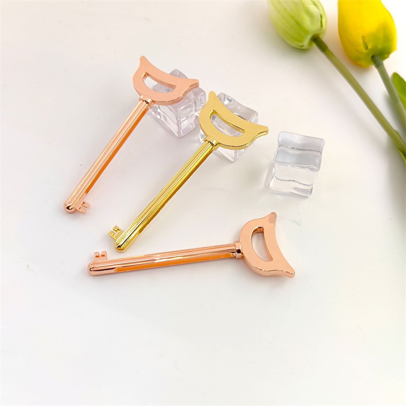 Dearadh Uathúil an Squeezer Feadáin Cóimhiotal Sinc Eochair-Mhúnlaithe Do Phacáiste Dath Uachtar Cosmaidí Cosmaidí fiacla Dearadh Uathúil an Squeezer Feadáin Cóimhiotal Sinc Eochair-Mhúnlaithe Do Phacáiste Dath Uachtar Cosmaidí Cosmaidí fiacla